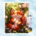 5D Diamantbild Motiv eines süßen schlafenden Fuchses in einem sonnigen Bett aus Frühlingsblumen