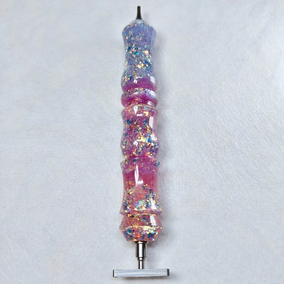 Handgefertigter lila Diamond-Painting-Stift im Galaxy-Stil mit zwei Aufsätzen