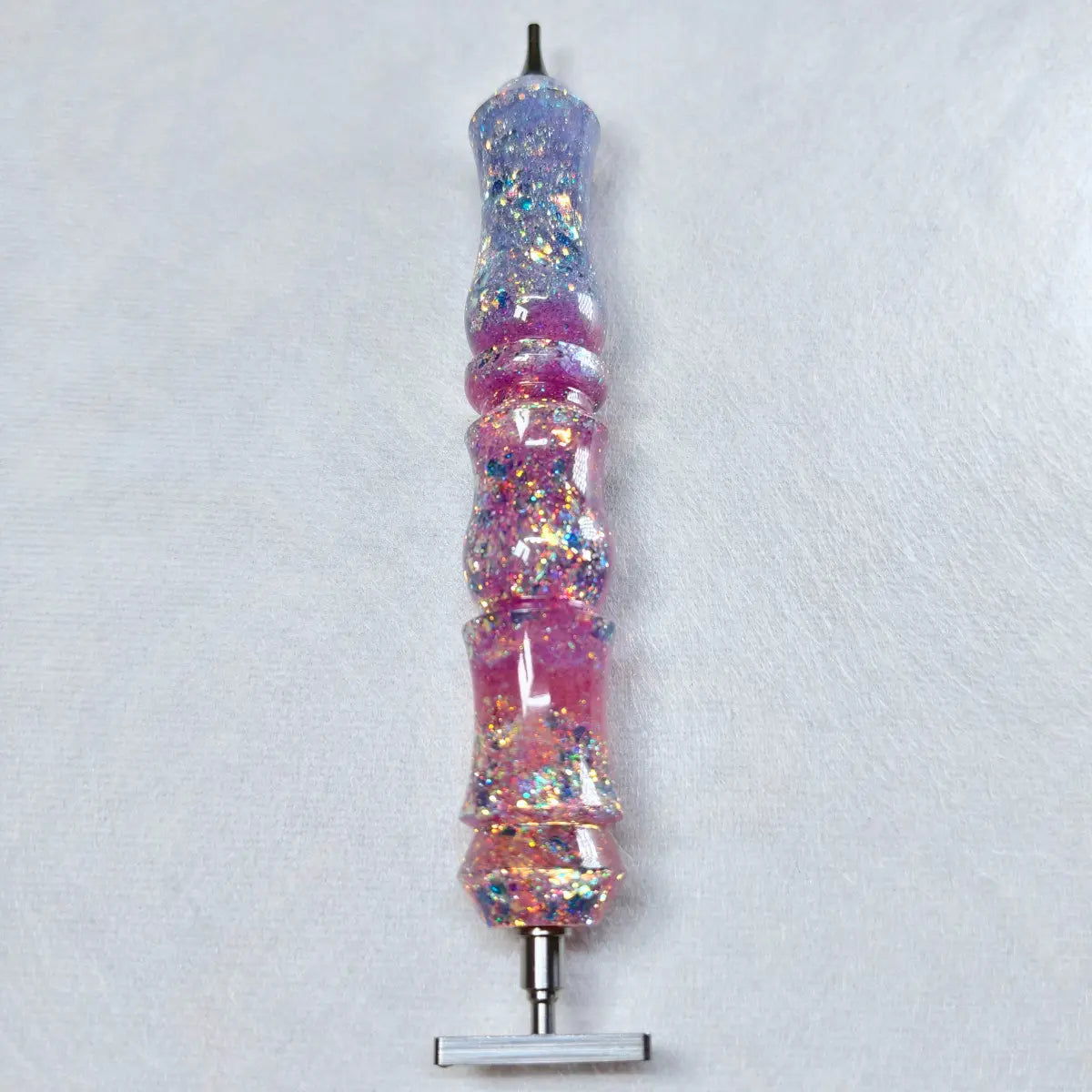 Handgefertigter lila Diamond-Painting-Stift im Galaxy-Stil mit zwei Aufsätzen