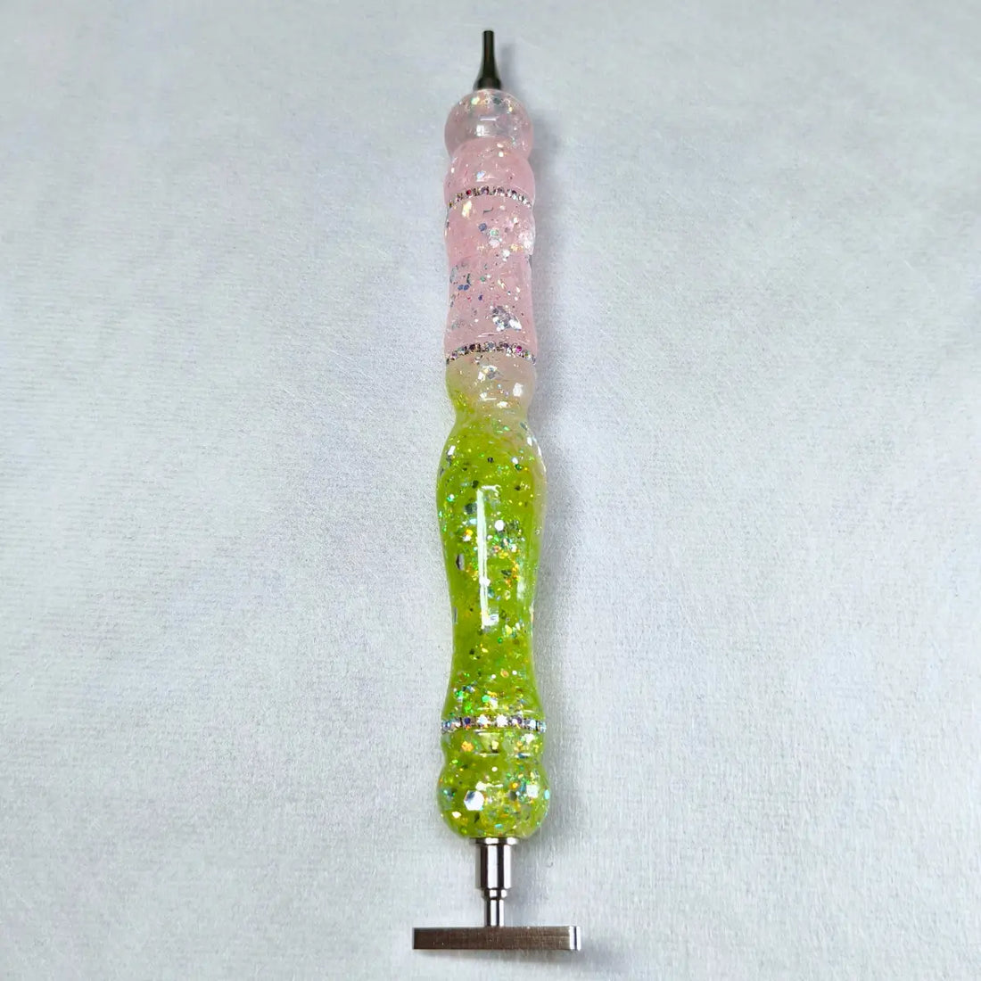 Handgefertigter rosa-grüner Diamond-Painting-Stift mit zwei Aufsätzen