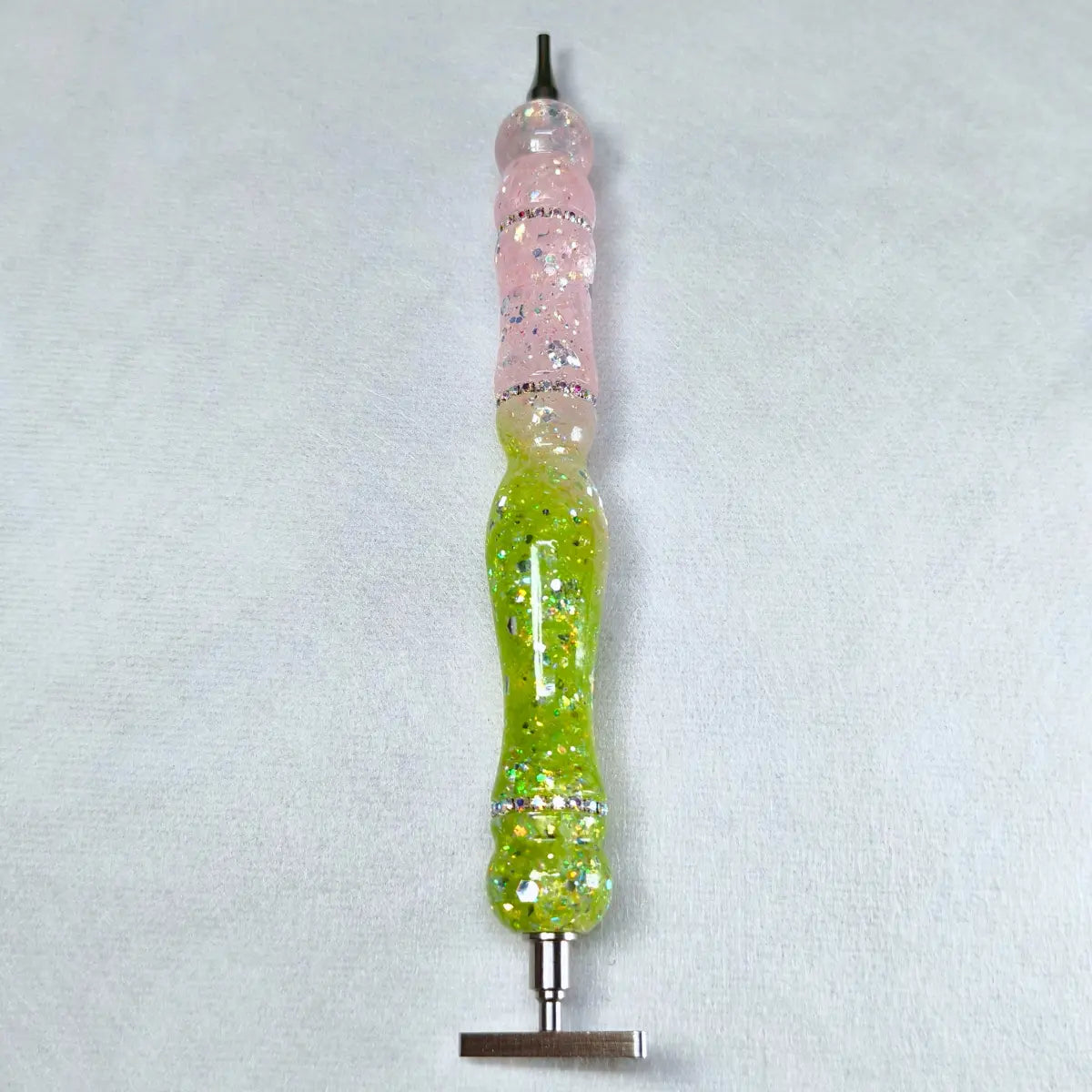 Handgefertigter rosa-grüner Diamond-Painting-Stift mit zwei Aufsätzen