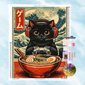 5D Diamant Stickerei Motiv einer schwarzen Gamer Katze mit Controller und Headset vor einer Schüssel Ramen und der großen Japan Welle