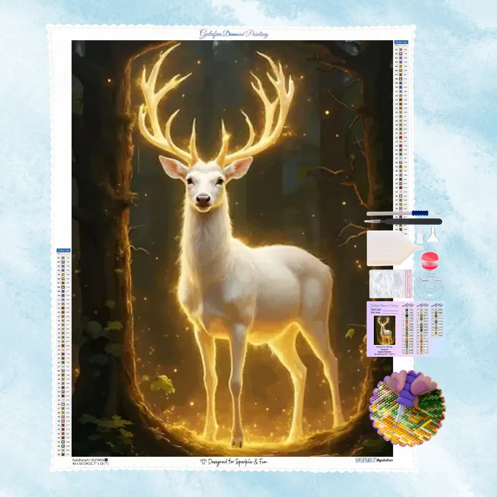 5D Diamond Painting Motiv: Ein majestätischer weißer Hirsch mit hell leuchtenden goldenen Antlitz und Geweih in einem dunklen, mystischen Wald.