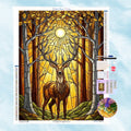 5D Diamond Painting Motiv: Ein majestätischer Hirsch im herbstlichen Wald, gestaltet im leuchtenden Buntglas-Stil mit warmen Sonnenstrahlen und Goldtönen.