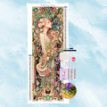 Diamond Painting Motiv im Jugendstil: Eine elegante Frau mit Blumen im Haar und fließenden Gewändern