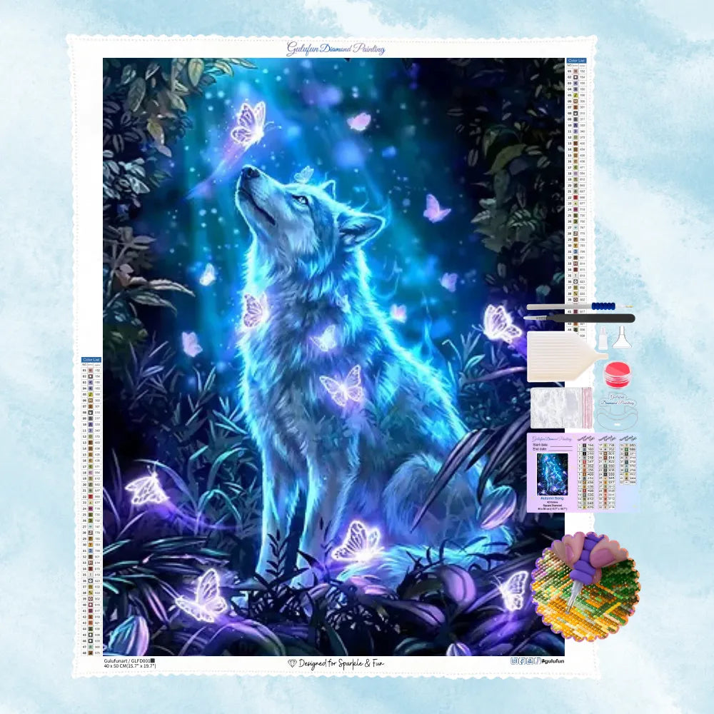 5D Diamond Painting Motiv: Ein majestätischer, leuchtend blauer Wolf, der in einem dunklen Zauberwald nach oben zu funkelnden Schmetterlingen blickt.