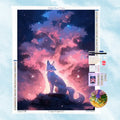 5D Diamond Painting Motiv: Ein mystischer weißer Fuchs sitzt im Sternenlicht vor einem magisch leuchtenden, pinken Baum.