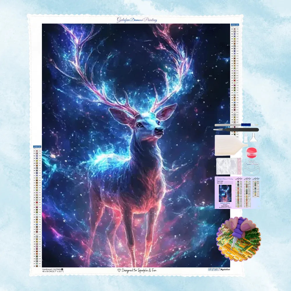 5D Diamond Painting Motiv: Ein majestätischer Hirsch mit leuchtenden, kosmischen Antlitz und Geweih aus Sternenstaub und blauen Nebeln.