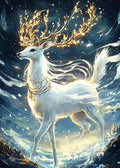 Fantastische Illustration eines weißen Hirsches mit goldenem Geweih und ätherischen Lichteffekten in einer magischen Schneelandschaft.