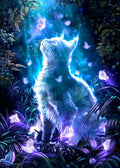 Digitale Illustration einer mystischen, leuchtenden Katze, die in einem mysteriösen Wald nach oben zu magischen Schmetterlingen schaut.