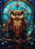 Detailreiche digitale Kunst einer Eule im viktorianischen Steampunk-Design mit metallischen Verzierungen und einem großen blauen Glasfenster im Hintergrund.