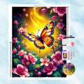 5D Diamond Painting Motiv: Ein farbenprächtiger Schmetterling zwischen pinken Blüten mit goldenem Lichteffekt im Hintergrund.
