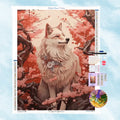 5D Diamond Painting Motiv: Ein majestätischer, aber friedlicher weißer Wolf, der von warmen, rosa blühenden Kirschblütenbäumen umgeben ist.